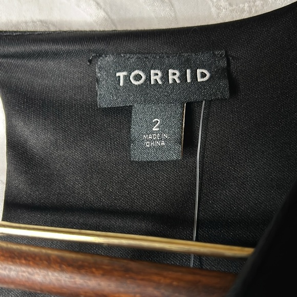 NWT TORRID black maxi dress. Decorative buttons down front of dress. Size 2X. - Picture 5 of 12